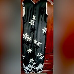 Midi dress, formal size 8 black and white, zippered, Jessica Howard.